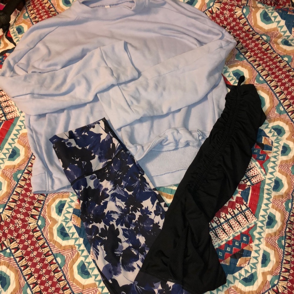 Fabletics leggings and sweatshirt outfit!